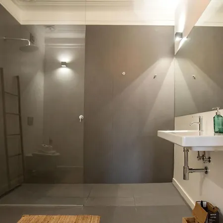 Peaceful 2 Bedrooms With Patio In Lisboa