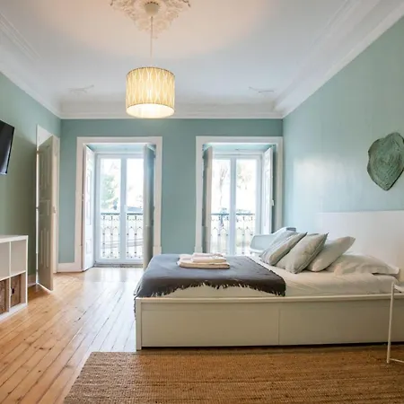 Peaceful 2 Bedrooms With Patio In * Lisboa